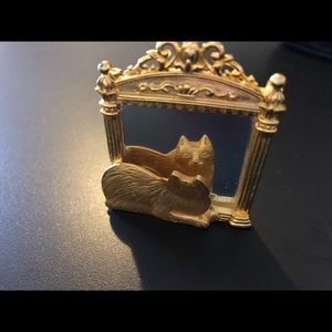 JJ Jonette Cat Looking In Mirror Byzantine Gold Tone Brooch Signed